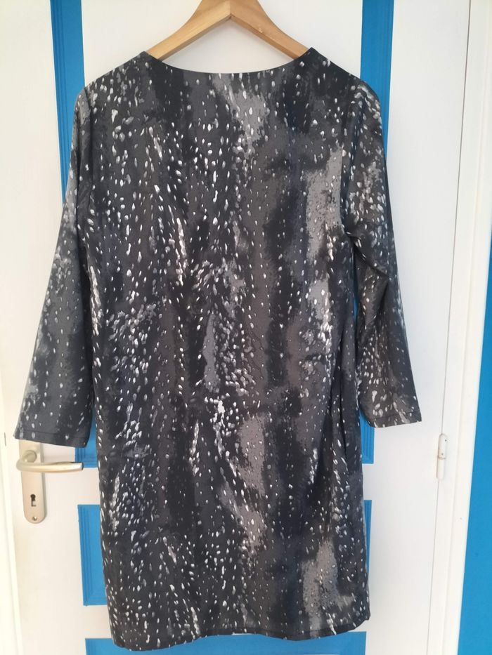 Robe noire, tachetée blanche - photo numéro 2