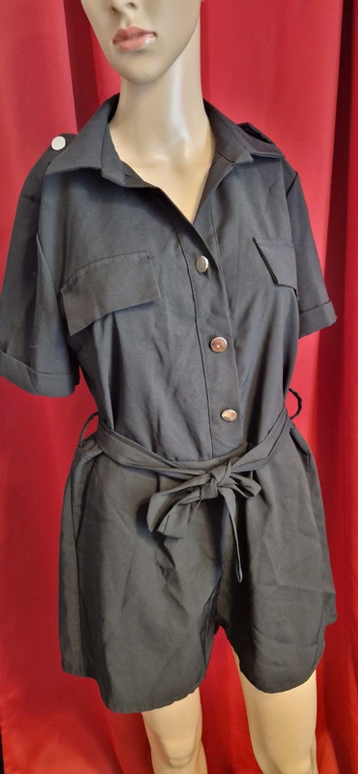 Joli combishort noir taille 38 - photo numéro 5