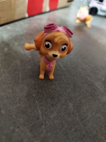 Stella avion lunettes sur la tête