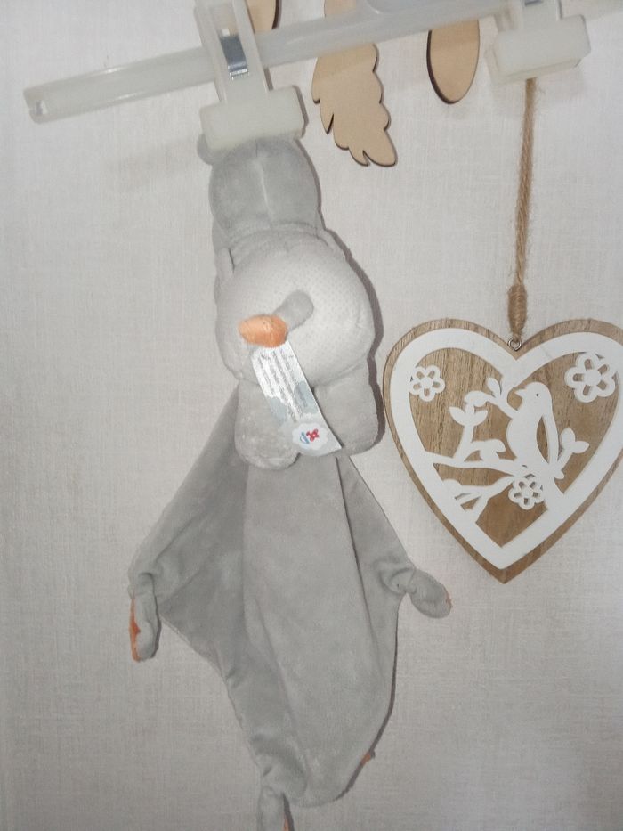 Doudou hippopotame, rhinocéros gris, blanc, orange, vert , broderie  Riri, mouchoir, étiquettes - photo numéro 4