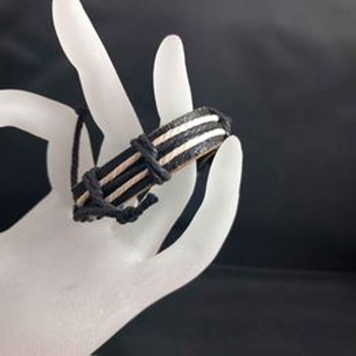 Bracelet en cuir et bois - photo numéro 3