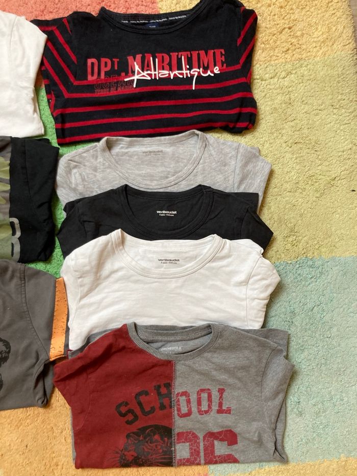 Lot 11 tee-shirt 👕 à manches longues  - Garçon 👦 - 5 ans - TBE - photo numéro 4