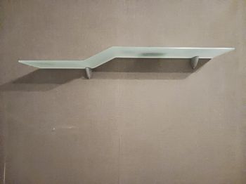 étagère en verre décalée Ikéa