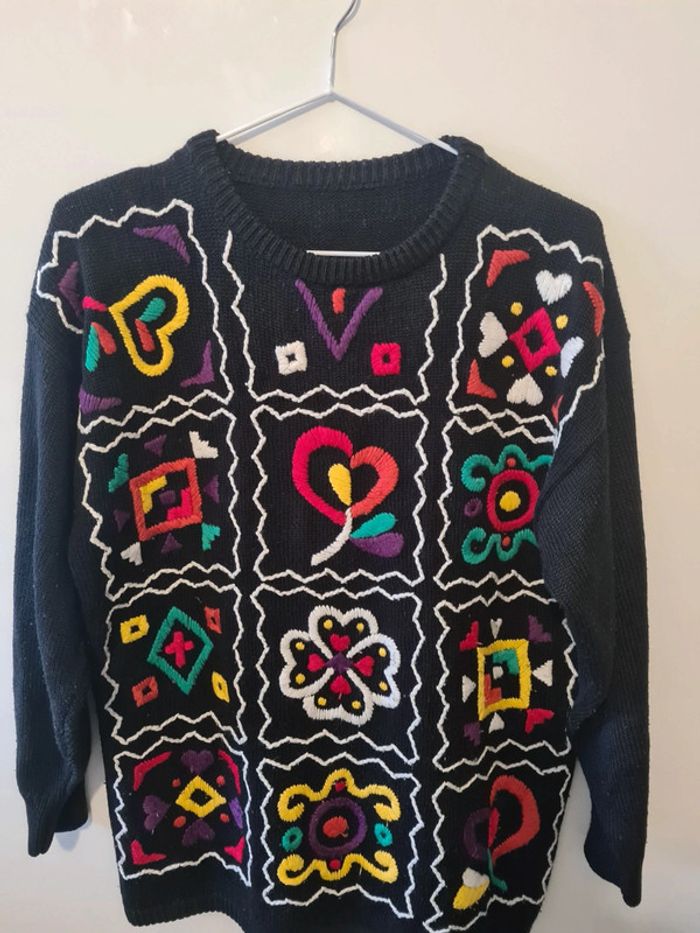 Pull noir à motifs colorés vintage