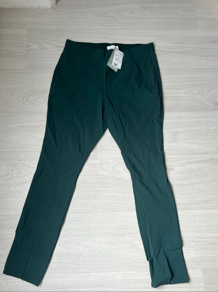 Pantalon élastique ourlet fendu vert H&M