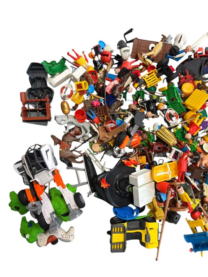 Lot de 2,200 kilos d’accessoires et figurines Playmobil - photo numéro 2
