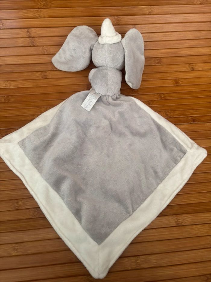 Doudou plat mouchoir  dumbo elephant gris écru Disney - photo numéro 3