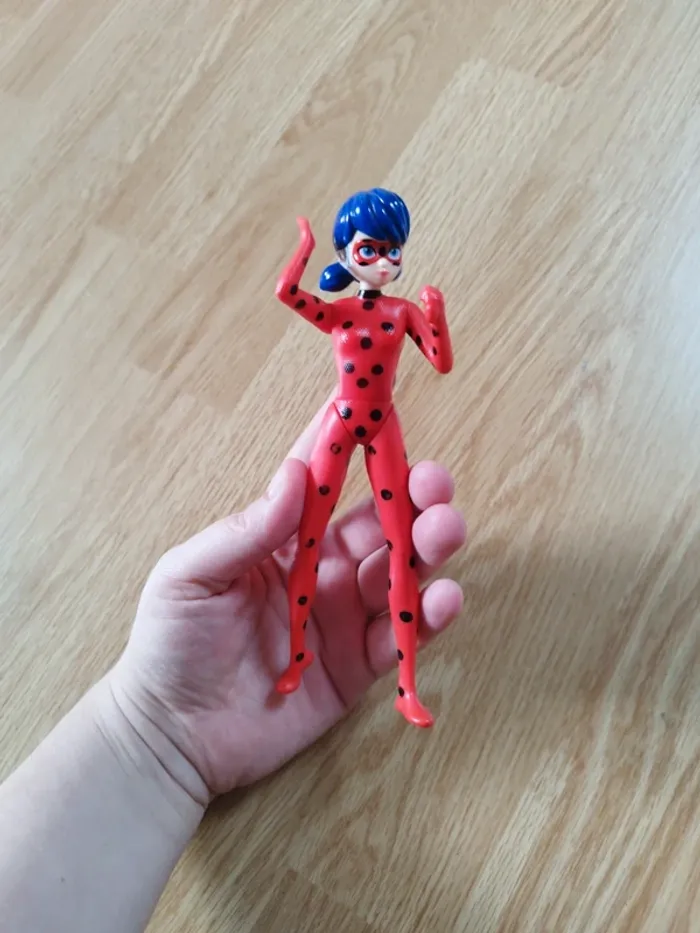 Figurine miraculous