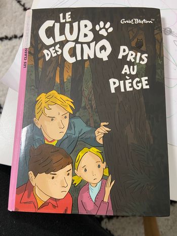 Livre club des cinq pris au piège bon état