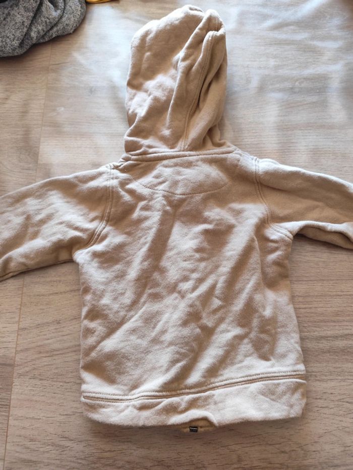 Veste 6 mois avec capuche - photo numéro 3