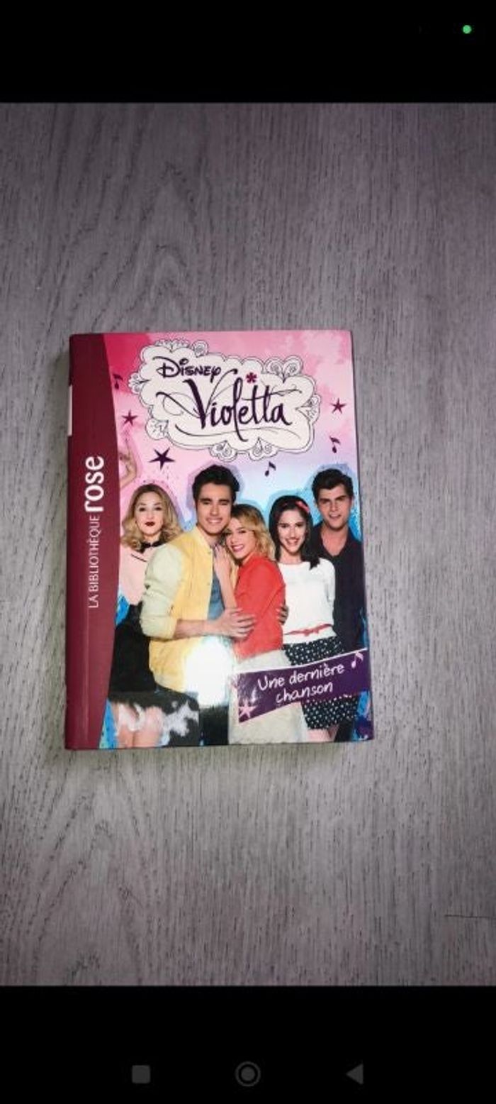 Livré Violetta Une dernière chanson en Tbe