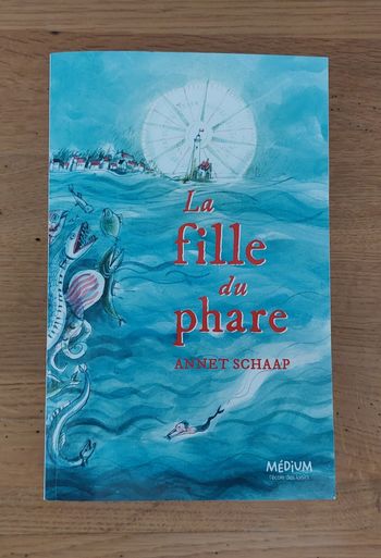 La fille du phare - Médium l'école des loisirs 