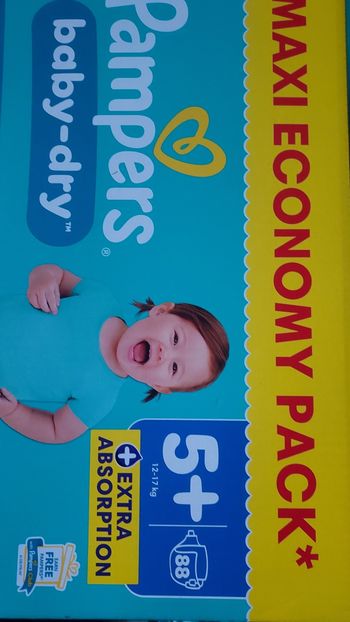 Couches pampers taille 5+