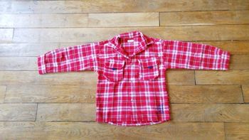 Chemise manches longues garçon taille 8 ans.