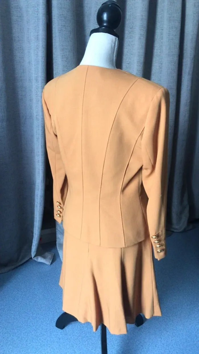 Tailleur - photo numéro 6