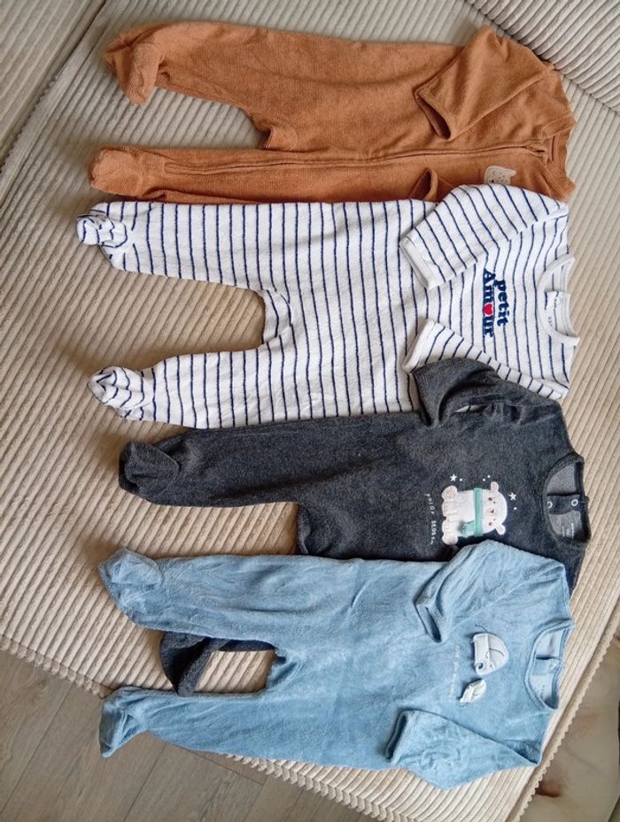 Lot pyjamas 9 mois
