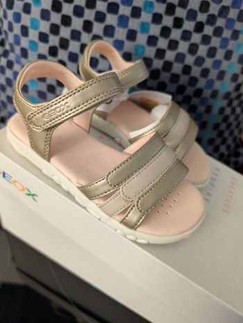 Sandales d'été fille. Taille 26. Neuf. Geox 