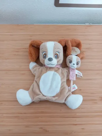 Peluche doudou marionnette Lady avec un attache tututte