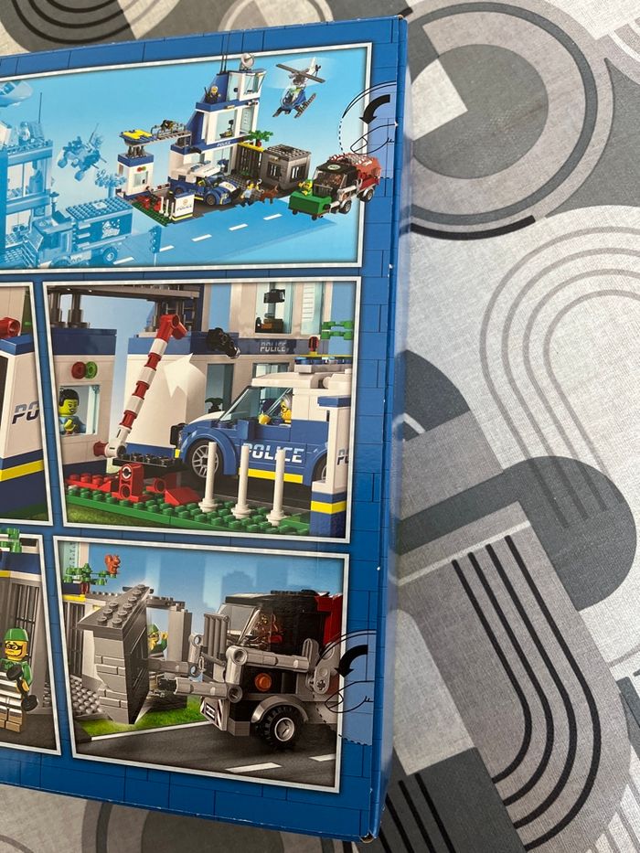 Lego City 60316 commissariat - photo numéro 3