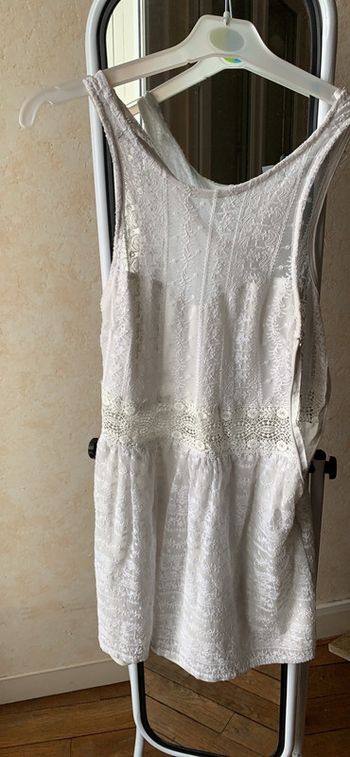 Robe blanche à dentelle