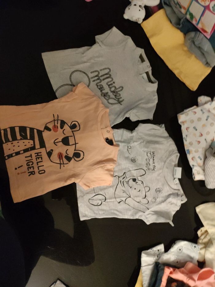 Lot de trois t-shirt léger Disney Kiabi 3 mois et Winnie Mickey