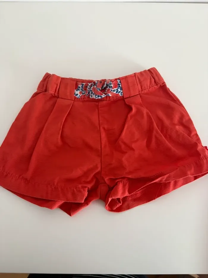 Short fille