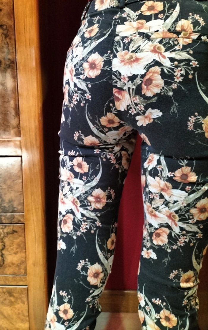 Pantalon skinny "H&M" - motif fleurs - photo numéro 2