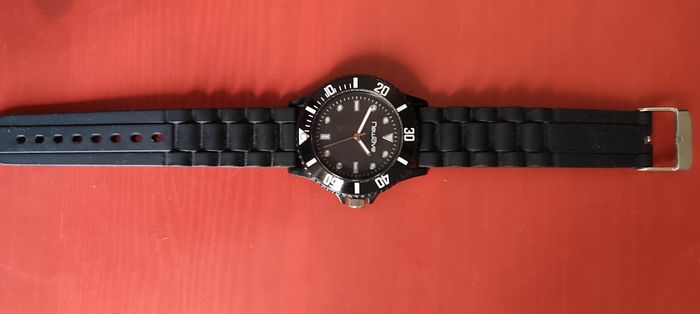 Montre noir Newwave