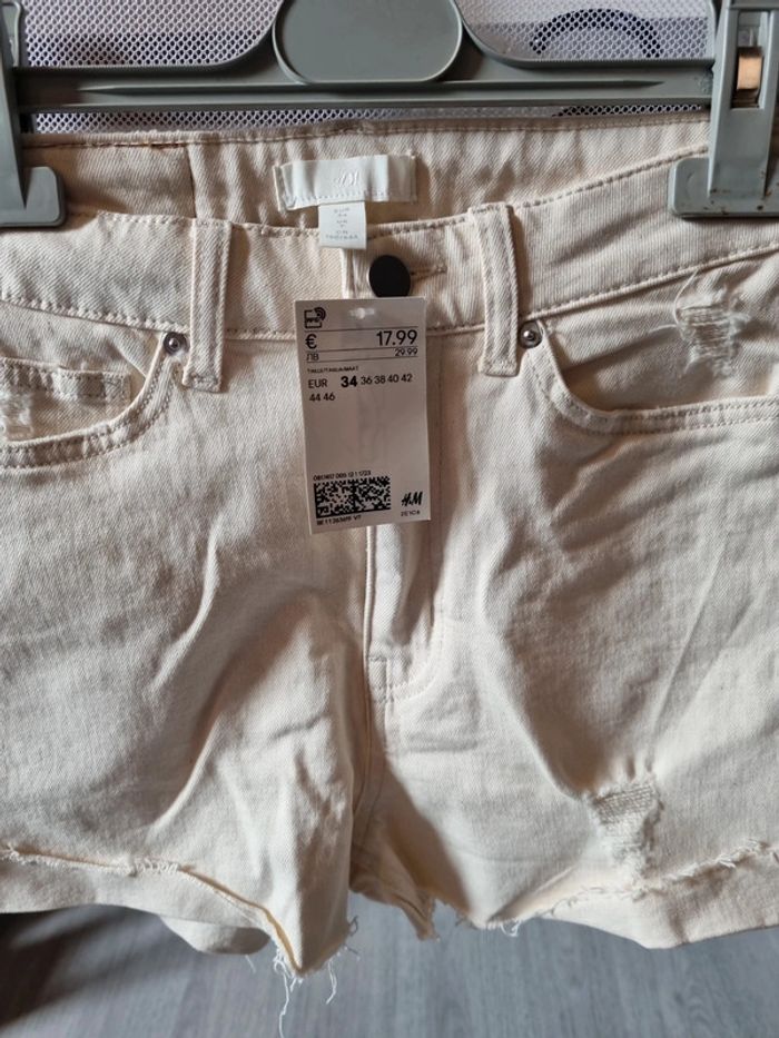 Short beige/crème h&m neuf taille 34 - photo numéro 2