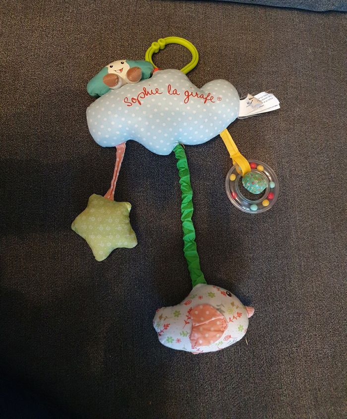 Peluche musicale multi-activité Sophie la girafe