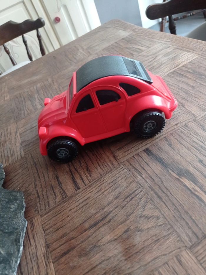 Voiture deudeuche en plastique - photo numéro 3