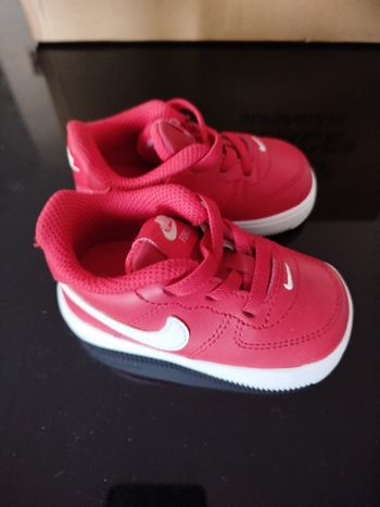 Vends baskets Nike bébé 