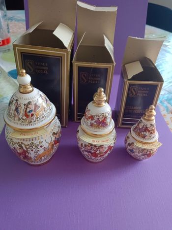 Lot d'anciens flacons de parfum Venus