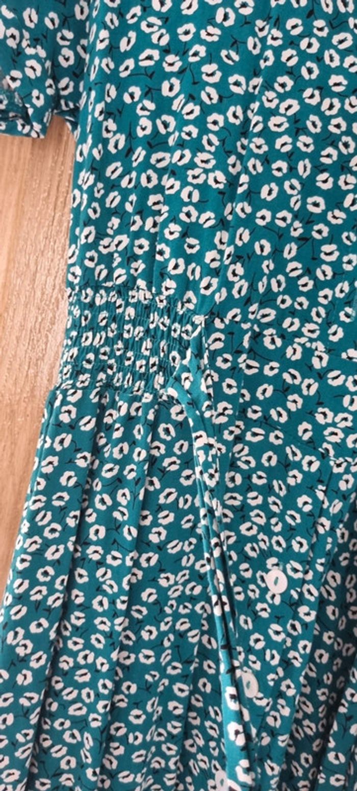 Robe fleurie vert foncé - photo numéro 2