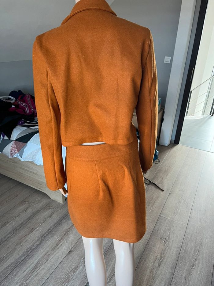 Tailleur - photo numéro 3