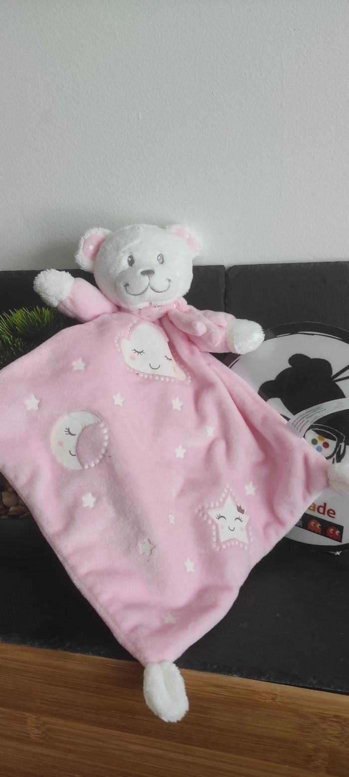 Doudou plat Ours blanc rose lune nuage étoiles luminescent nicotoy écharpe Gris