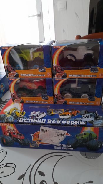 Vend lot de 4 petites voitures  20€