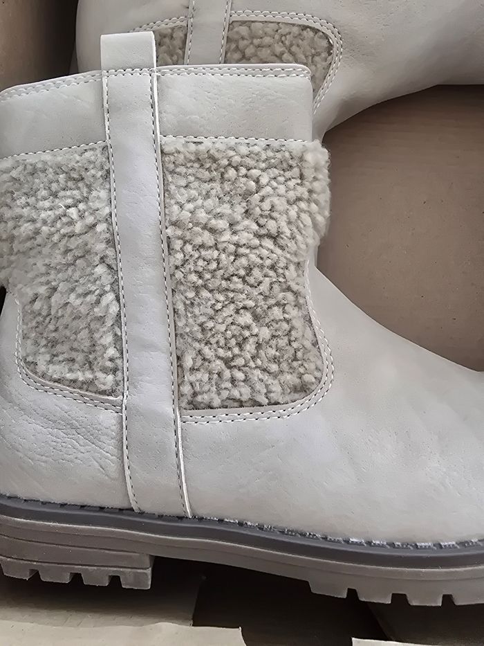 Bottine fille pointure 32 neuf  couleur beige