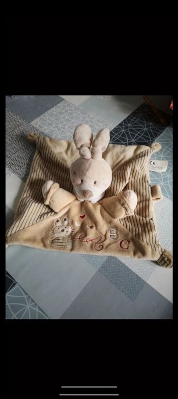 Lapin beige abc carré