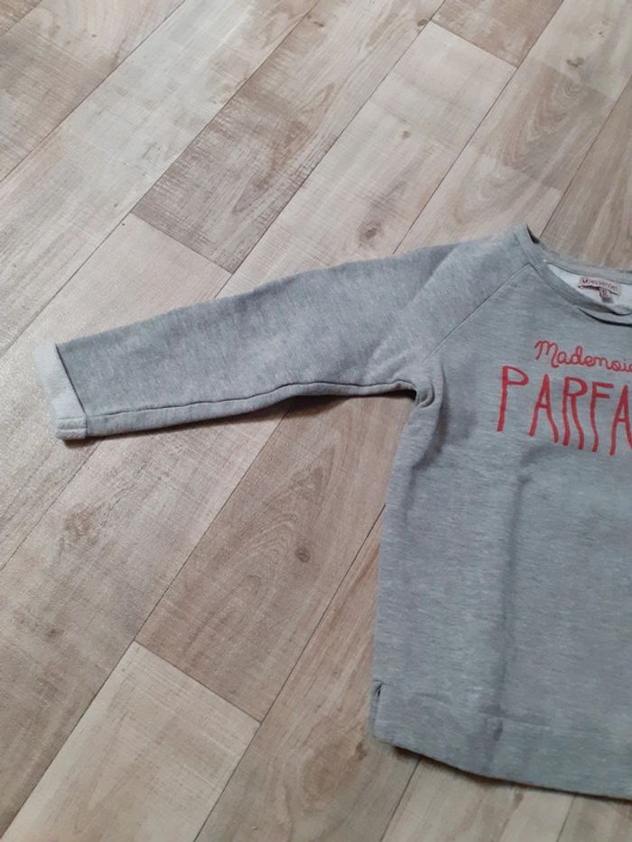 Sweat fille gris chiné écritures rouge 6 ans - photo numéro 3