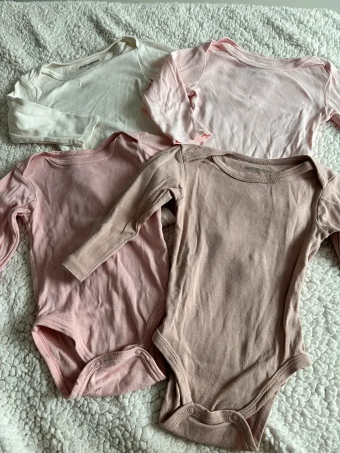 Lot bodies fille 9 mois - photo numéro 4