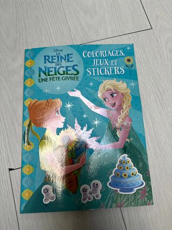 Livre de coloriage à jeux et stickers la reine des neiges neuf