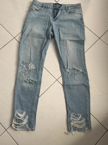 Jeans Troué
