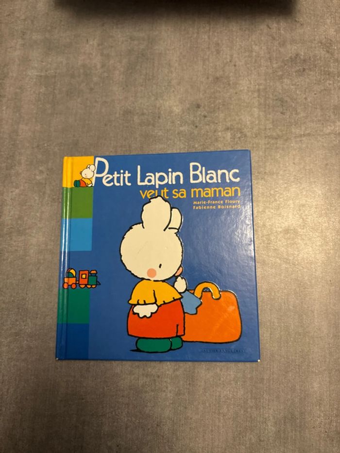 Livre petit lapin blanc veut sa maman