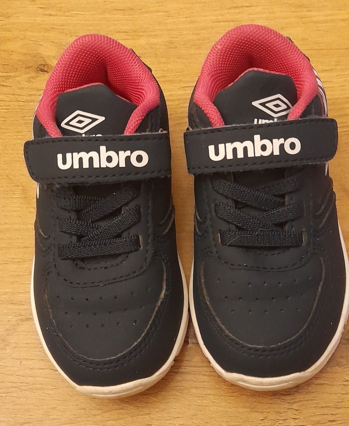 Deux paires de chaussures taille 22 fille - photo numéro 8