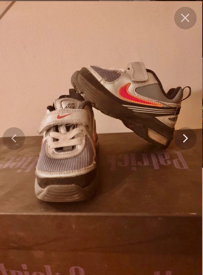 Baskets bébé NIKE taille 21 etat NEUF - photo numéro 2