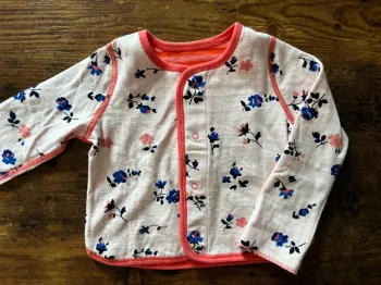 Veste légère réversible avec motifs fleurs ou rayures
