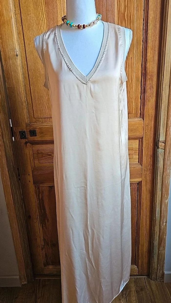 Robe longue satiné beige doré