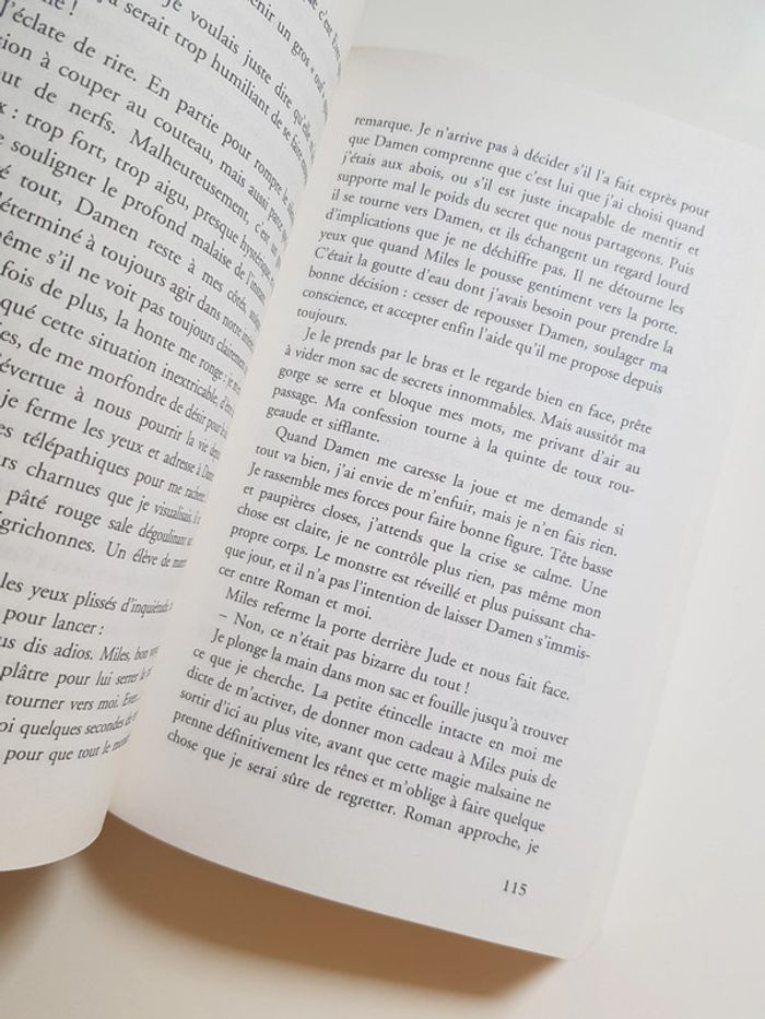 Alyson Noël (Écrivain) Éternels, Tome 4 : La Flamme des ténèbres - photo numéro 3