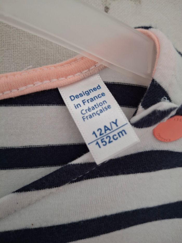 Tee-shirt rayé blanc et bleu marine avec un cœur rose 12 ans Okaïdi 
Très bon état ni trous ni tache - photo numéro 5